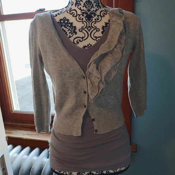❤️GAP Gray Ruffle Trim Cropped 3/4 Sleeve Cotton Cardigan Sweater S - Picture 2 of 3